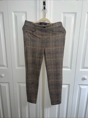 Liverpool pull on plaid pant. NWOT